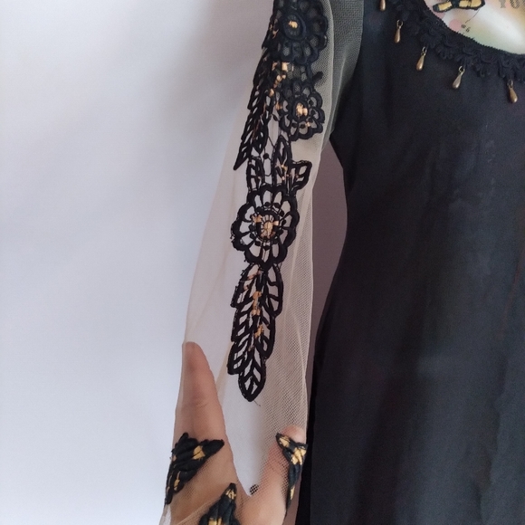 Dress - Picture 2 of 4